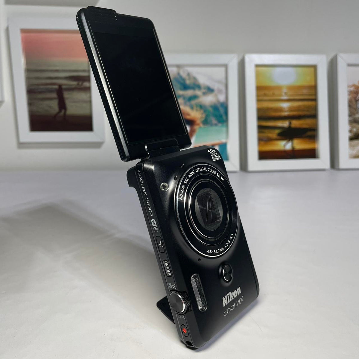 Rare Nikon Coolpix s6900 | 16 megapixel flip screen digital camera
